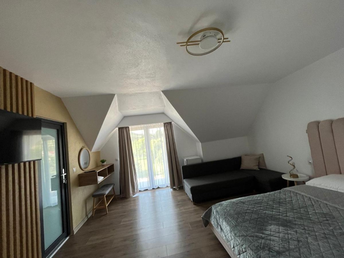 Casa Boila Hotell Bîrsana Exteriör bild